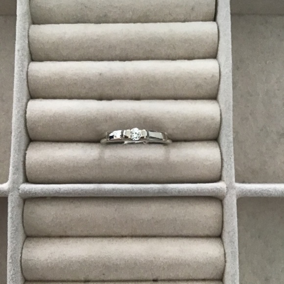 14K White Gold Ring with Diamond Size 5 - Picture 6 of 9